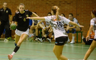 Remei Prat en una acció del partit contra La Roca | Èric Altimis